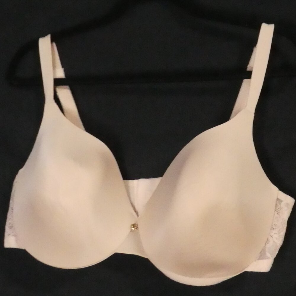 AG - ASHLEY GRAHAM | 40 DDD | Beige Seamless Bra With Lace Detail